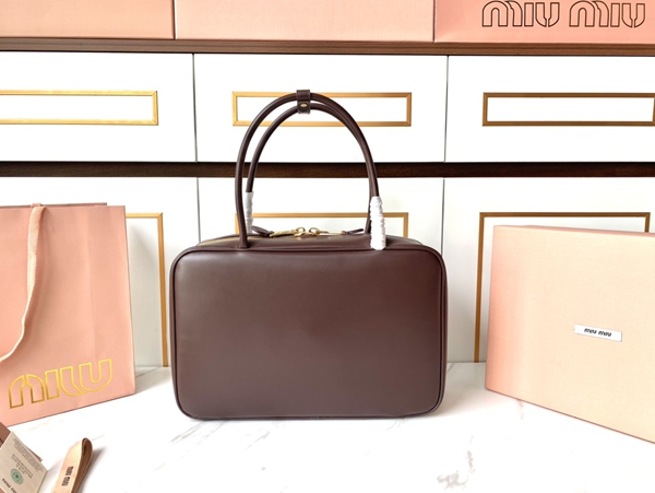 スーパーコピーブランドバッグ背面デザイン